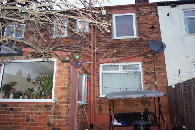 Thumbnail Property for sale in Clough Road, Hull