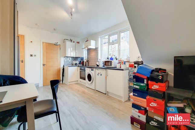 Thumbnail Studio to rent in Golders Way, London