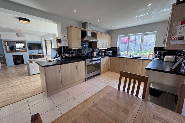 59, Priory Avenue, Bridgend photo 3