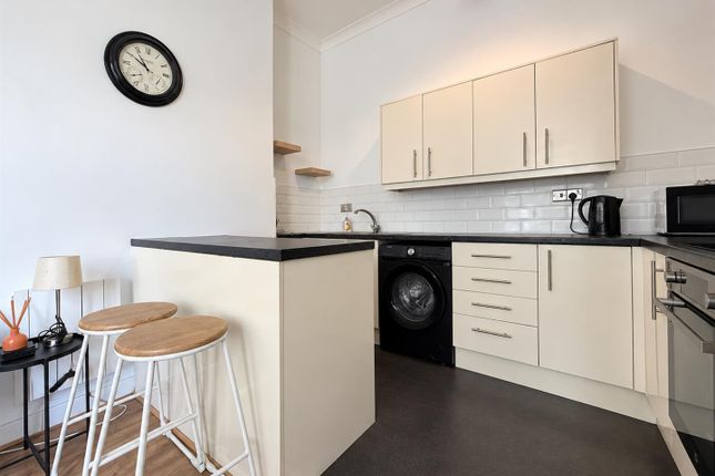 Ground Floor Flat, 35, Howard Gardens, Cardiff photo 4