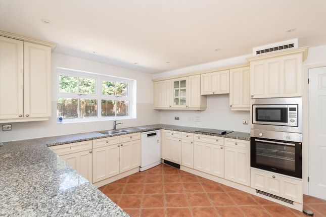 23, St. Andrews Gardens, Cobham photo 4