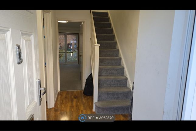 Weavers Close, Isleworth photo 2