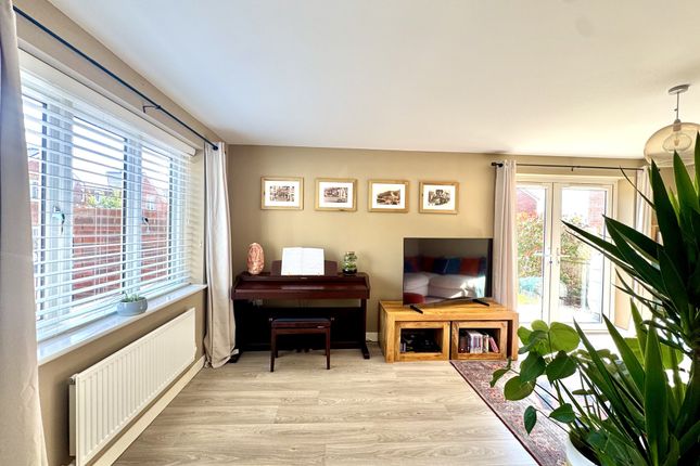 14 Warren Way, SHERBORNE photo 4