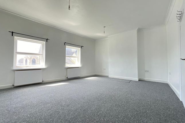 Thumbnail Studio to rent in Addison Road, London