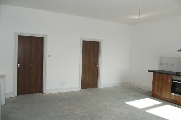 2 bed flat to rent in Abbey Hills Road, Oldham OL8
