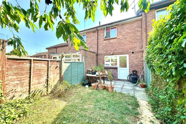 28, Danestone Close, Swindon photo 2