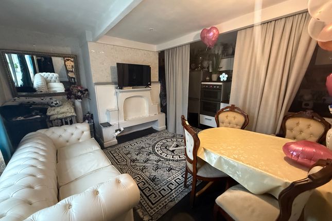 17, Parratt Row, Bradford photo 2