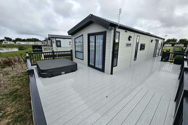 Thumbnail Mobile/park home for sale in Grange Leisure Park, Alford Road, Mablethorpe