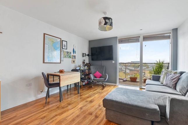 406, Gilbert House, Brentford photo 2