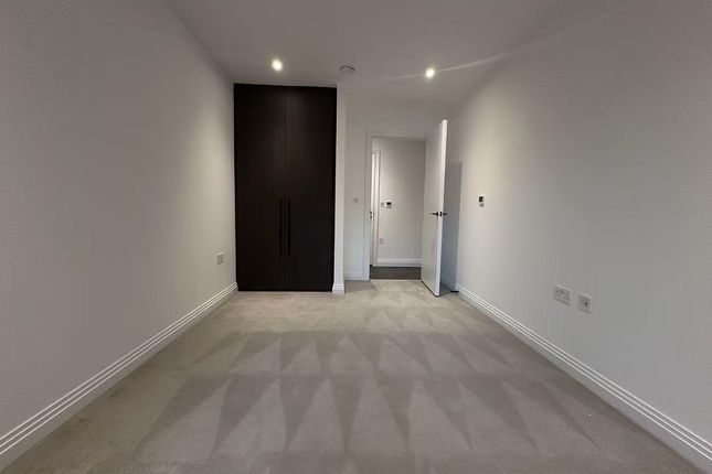 1 Eden Place, London photo 4