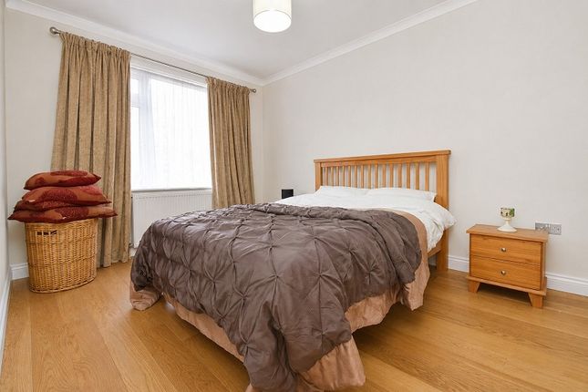 28, Chalford Walk, Woodford Green photo 3