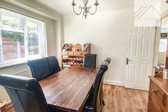 16 Prince William Avenue, Canvey Island photo 4