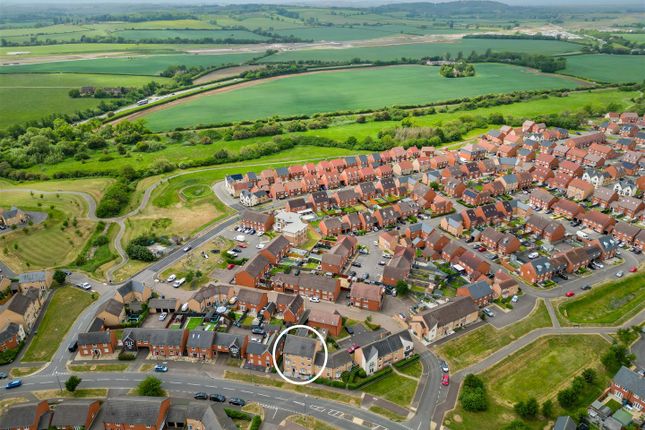 Paradise Orchard, Berryfields, Aylesbury HP18, 4 bedroom town house for ...