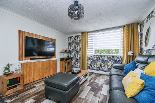 2, Huntly Close, NOTTINGHAM photo 2