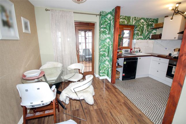 33, Thornhill Drive, Wiltshire photo 4