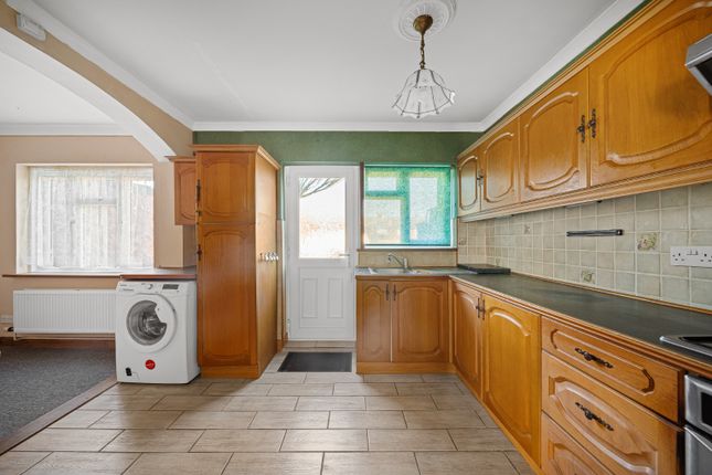 32, Chiltern Road, Gravesend photo 4