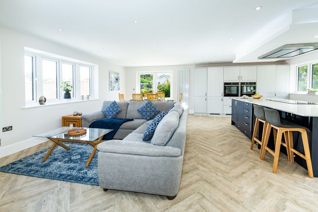 17, Hill Way, Ringwood photo 2