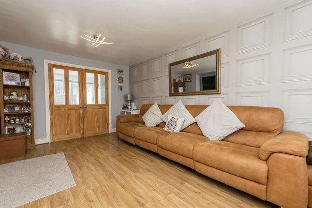 15 Southleigh Grange, Leeds photo 3