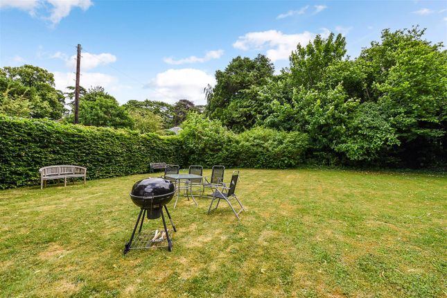 7 Vicarage Court, The Avenue, Andover photo 2