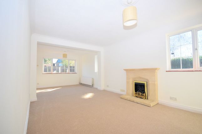 22 Orchard Close, Wendover, Buckinghamshire photo 3