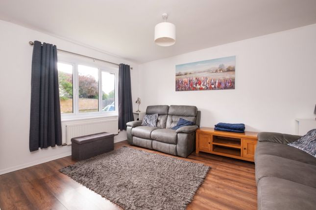 3, Gainsborough Close, Malvern photo 4