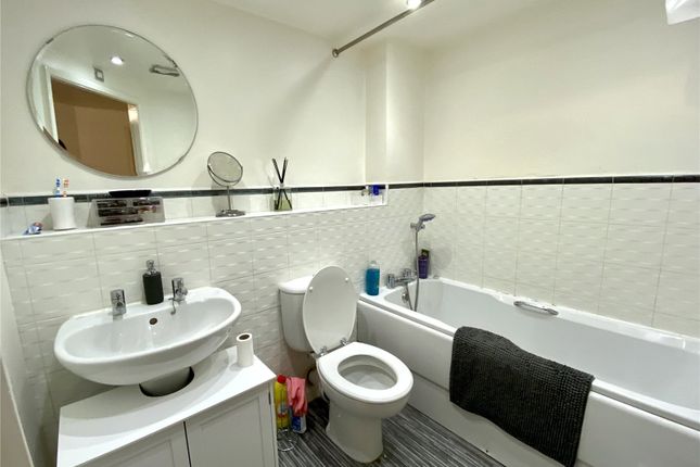 Flat for sale in Wilmslow Road, Manchester, Greater Manchester