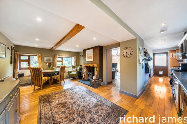4, Vicarage Lane, Swindon photo 3