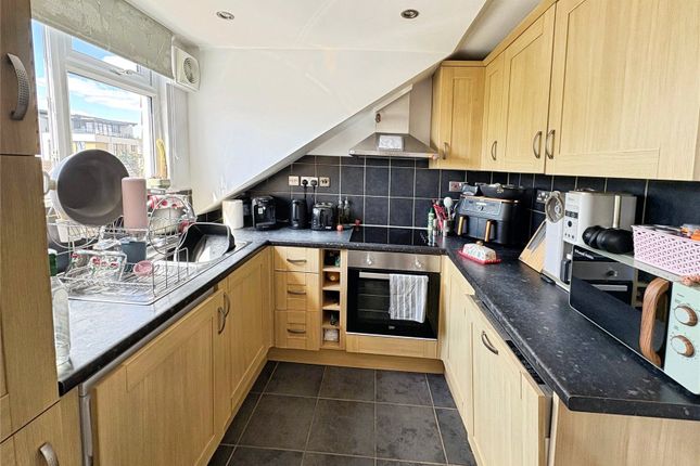 Flat 5, Rosewood,, Kingfield Road, Surrey photo 2