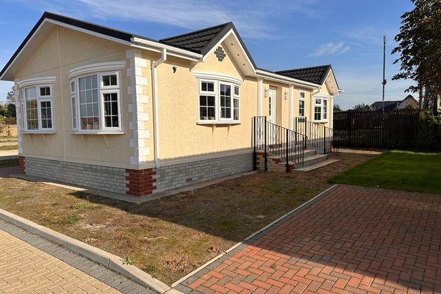 Mobile/park home for sale in Rookery Drove, Beck Row, Bury St. Edmunds
