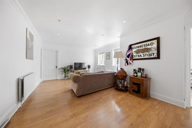 Thumbnail Flat to rent in Blythwood Road, London