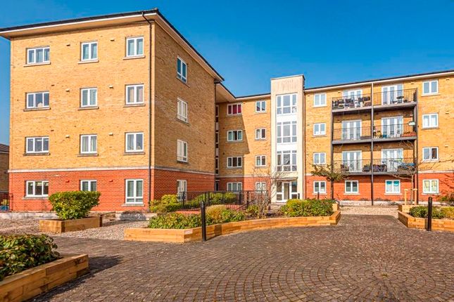 Flat to rent in Tadros Court, High Wycombe