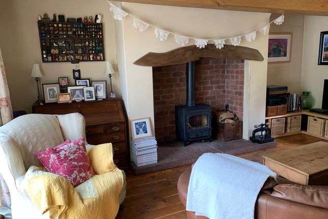 Piper Cottage - Living Room