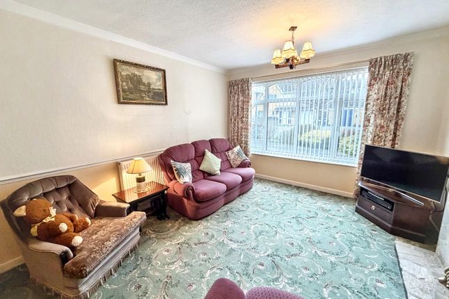 20 Ambleside Way, Nuneaton, Warwickshire photo 3