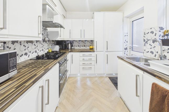 4a, Courtlands Avenue, Berkshire photo 3