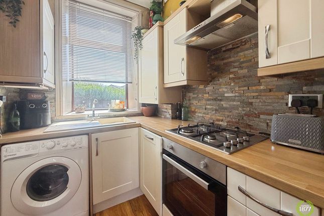5 Fir Mount, Bacup photo 4