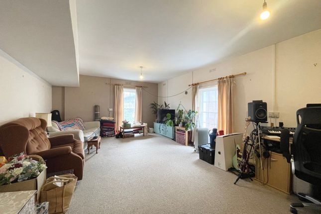Thumbnail Flat to rent in Eastgate Street, Lewes, East Sussex