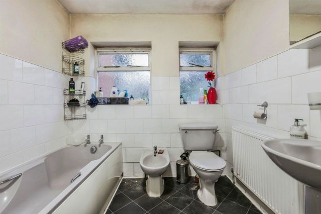 Terraced house for sale in Abercromby Avenue, High Wycombe