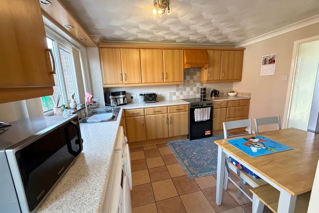 8, Dorset Drive, DONCASTER photo 4