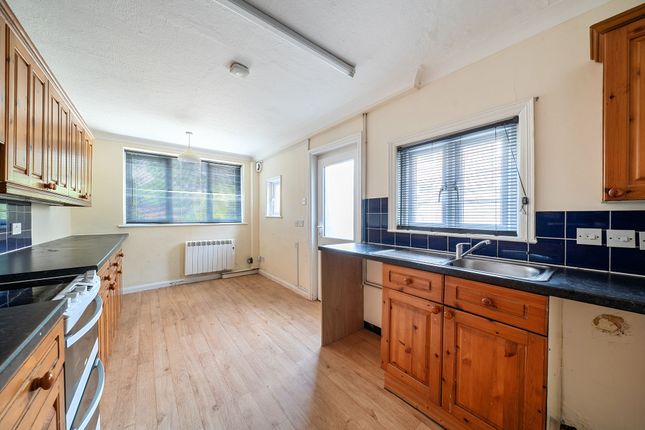 24 London Road, Pulborough photo 2