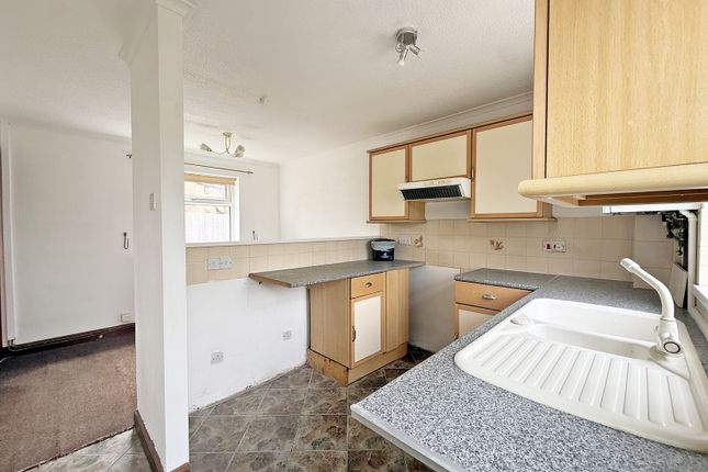 108, Manor Chase, Pontypridd photo 4
