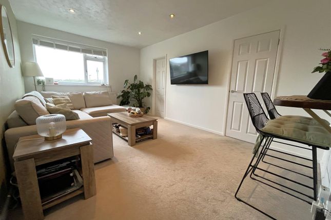 19, Alexandra Road, Chickerell photo 2