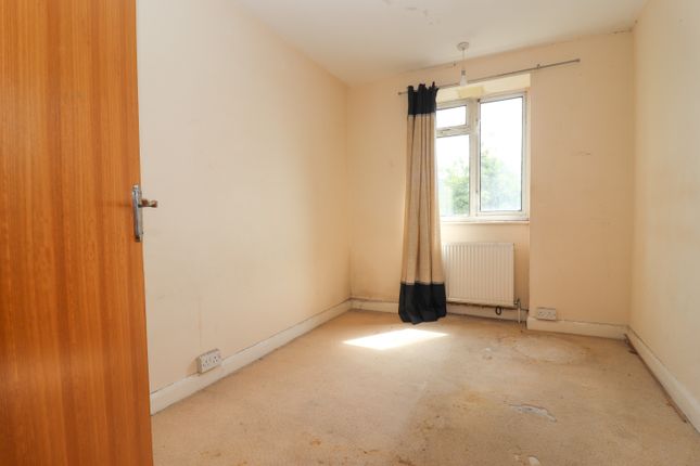 Flat for sale in Boundary Close, Kingston Upon Thames