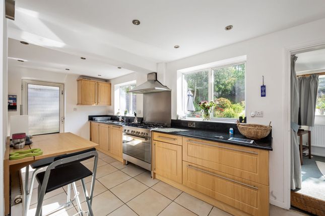 22 St. Catherines Road, Crawley photo 3