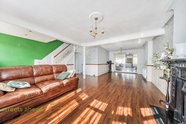 13, Cypress Road, London photo 2