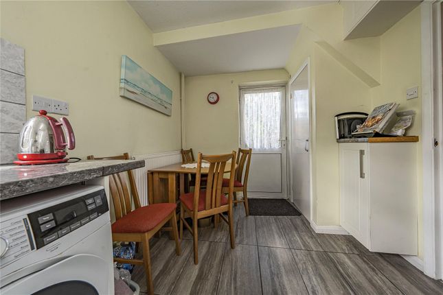15, Castle Avenue, West Drayton photo 3
