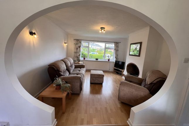 3 Linscott Close, Newbold, Chesterfield photo 4