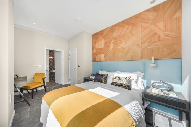 Flat for sale in City Road, London