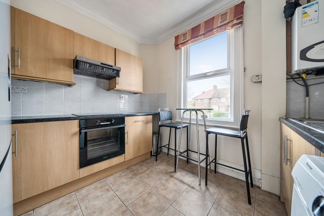 Flat 2, 361, Baring Road, London photo 3