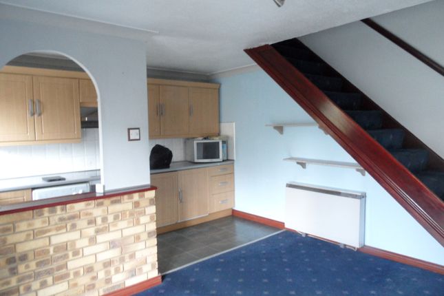 7 Kipling Avenue, Tilbury, Essex photo 2