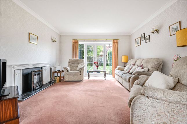 5, Dellfield Close, Hertfordshire photo 4